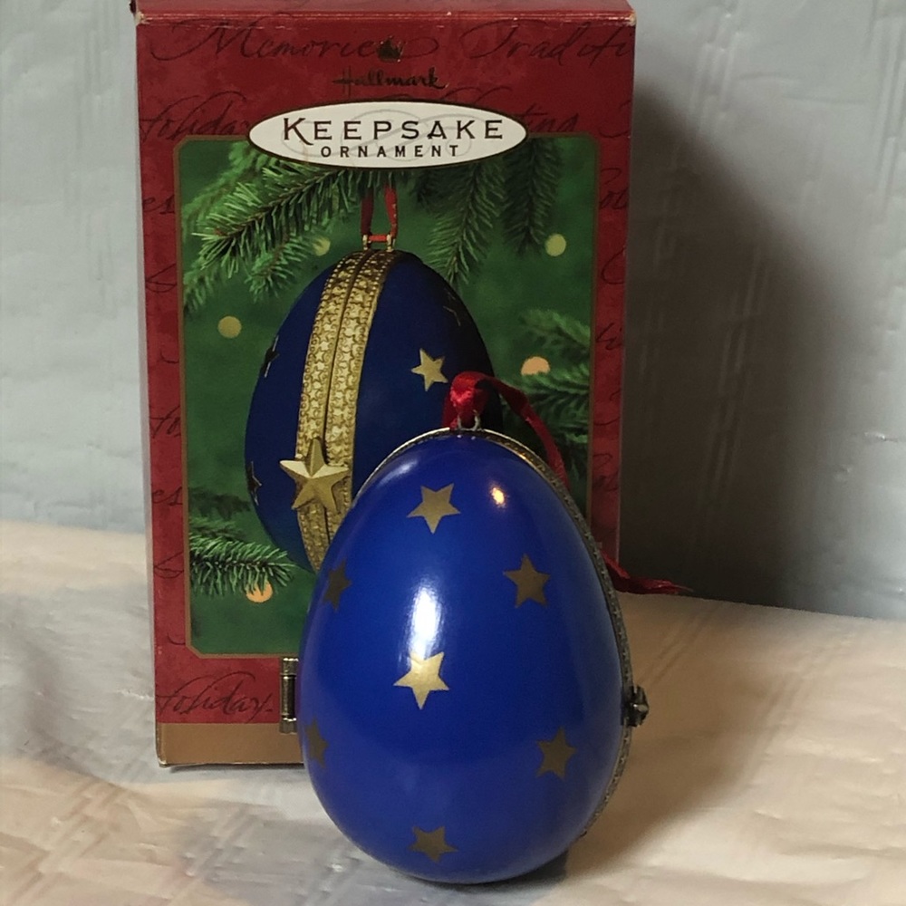Hallmark Christmas Tree 🎄 Surprise fine porcelain